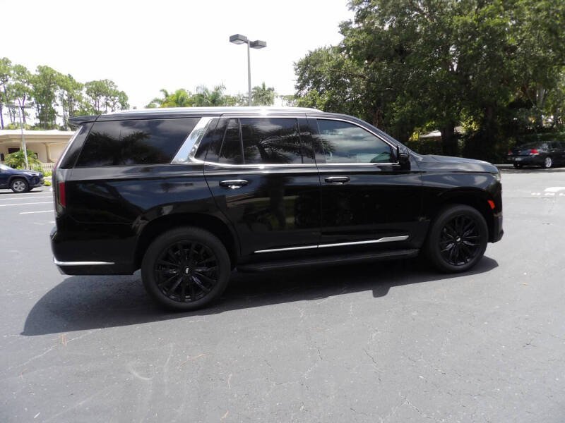 2023-cadillac-escalade-premium-luxury-small-2