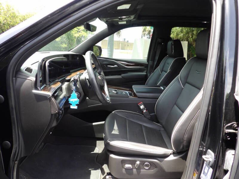 2023-cadillac-escalade-premium-luxury-small-3